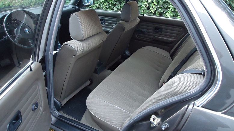 BMW 318 automaat - VERKOCHT