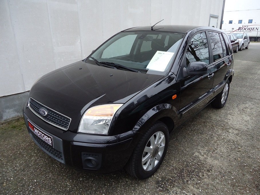 Ford fusion - hatchback