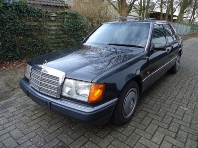 Mercedes-Benz 250D / 124